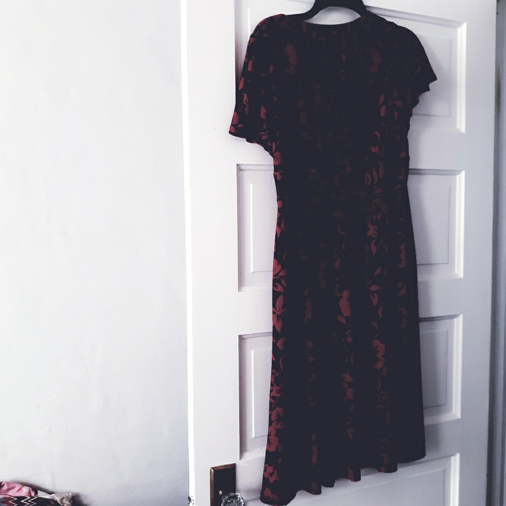 BEAUTIFUL FIT -- Chaps Midi Dress HUGE PRICE DROP